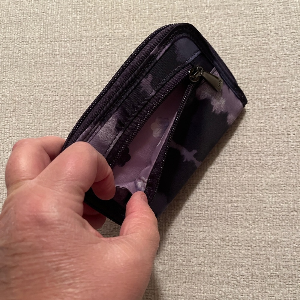 NWOT Lug Rodeo 2 Wallet - Picture 4 of 4